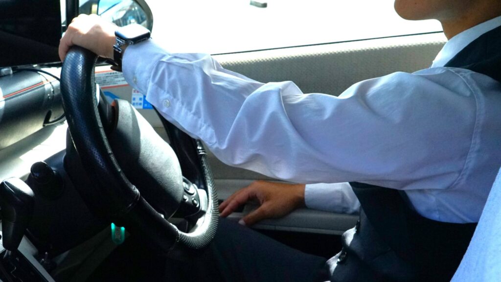 タクシー運転手に求められるコミュニケーション能力とは？接客スキルを上げる方法ものアイキャッチ