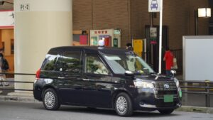 50代からの転職でタクシー運転手に挑戦｜未経験でも安心の理由のアイキャッチ