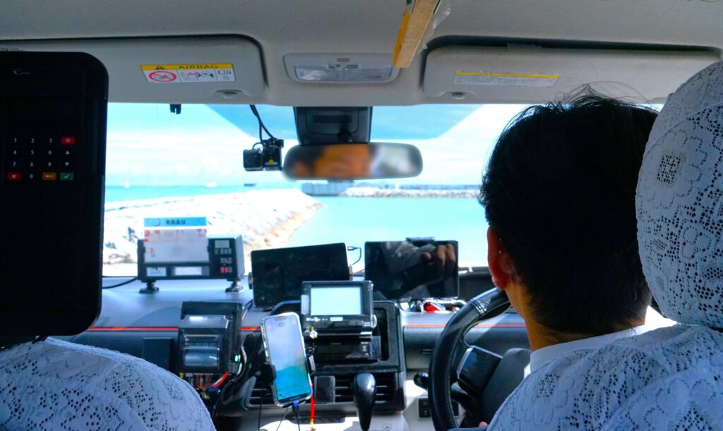 タクシー運転手は稼げる？タクシー運転手の平均年収と収入のアイキャッチ