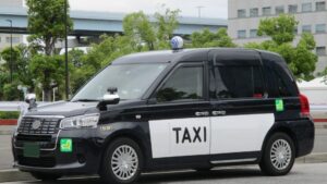 タクシー運転手で年収800万円は可能？稼ぐ働き方と営業戦略を徹底解説